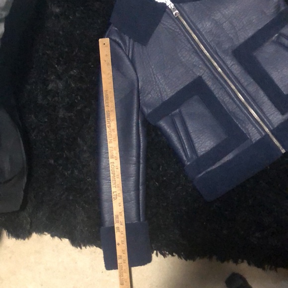 Guess Sherpa/ Shearling faux leather cropped bomber coat - Picture 13 of 14